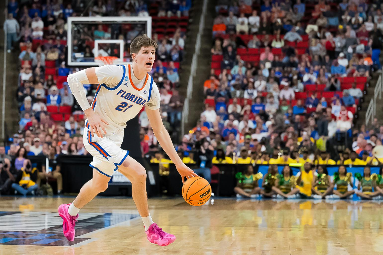 Florida Gators forward/center Alex Condon (21) dribbles the ball during a basketball game against Norfolk State in the first round of the NCAA Tournament on Friday, March 21, 2025, in Raleigh, N.C.