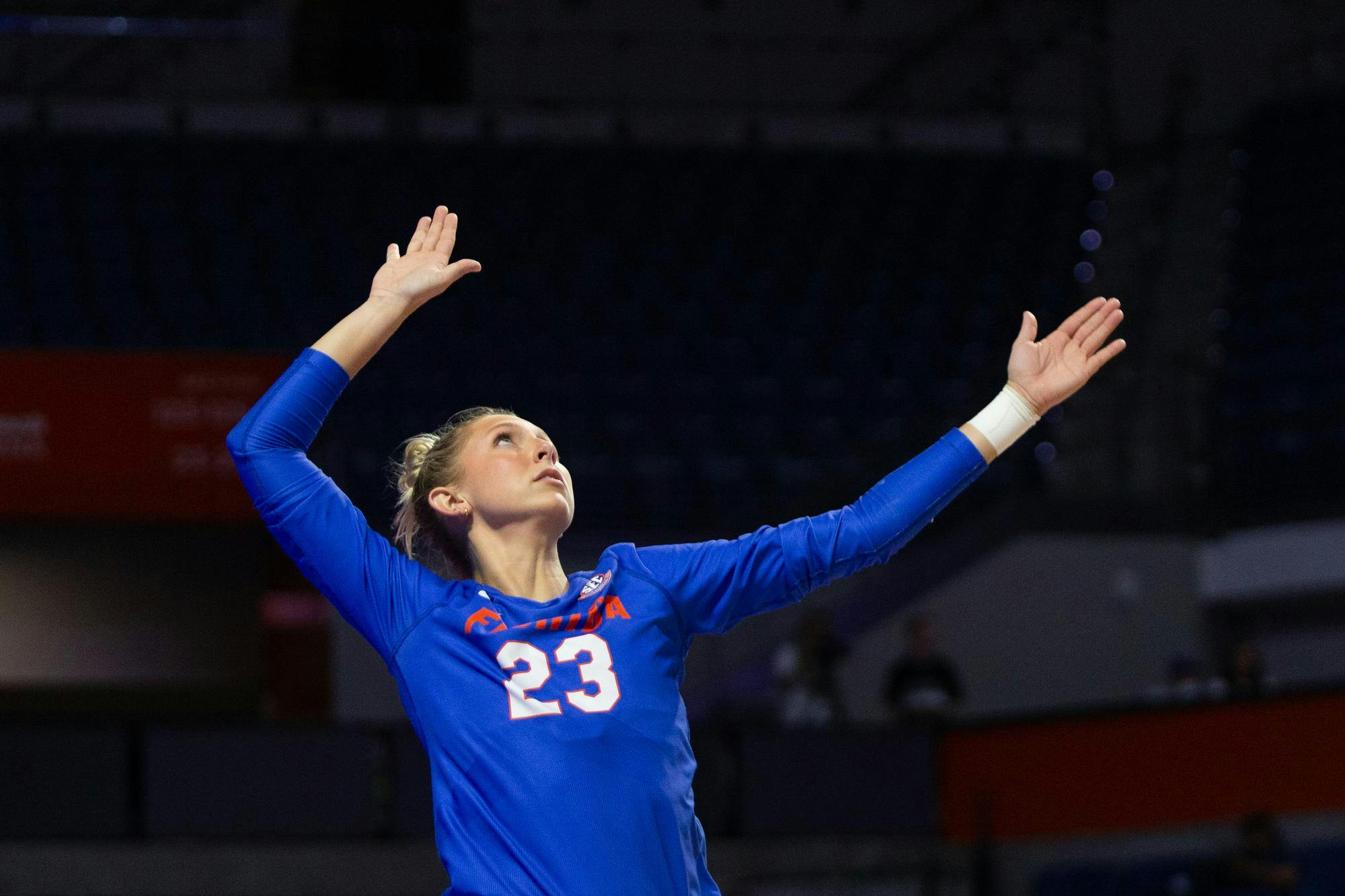 Florida Gators libero Elli McKissock (23) serves the ball during the second set of Gators’ 3-0 sweep vs the Auburn Tigers at Stephen C. O'Connell Center on Friday, November 8, 2024.