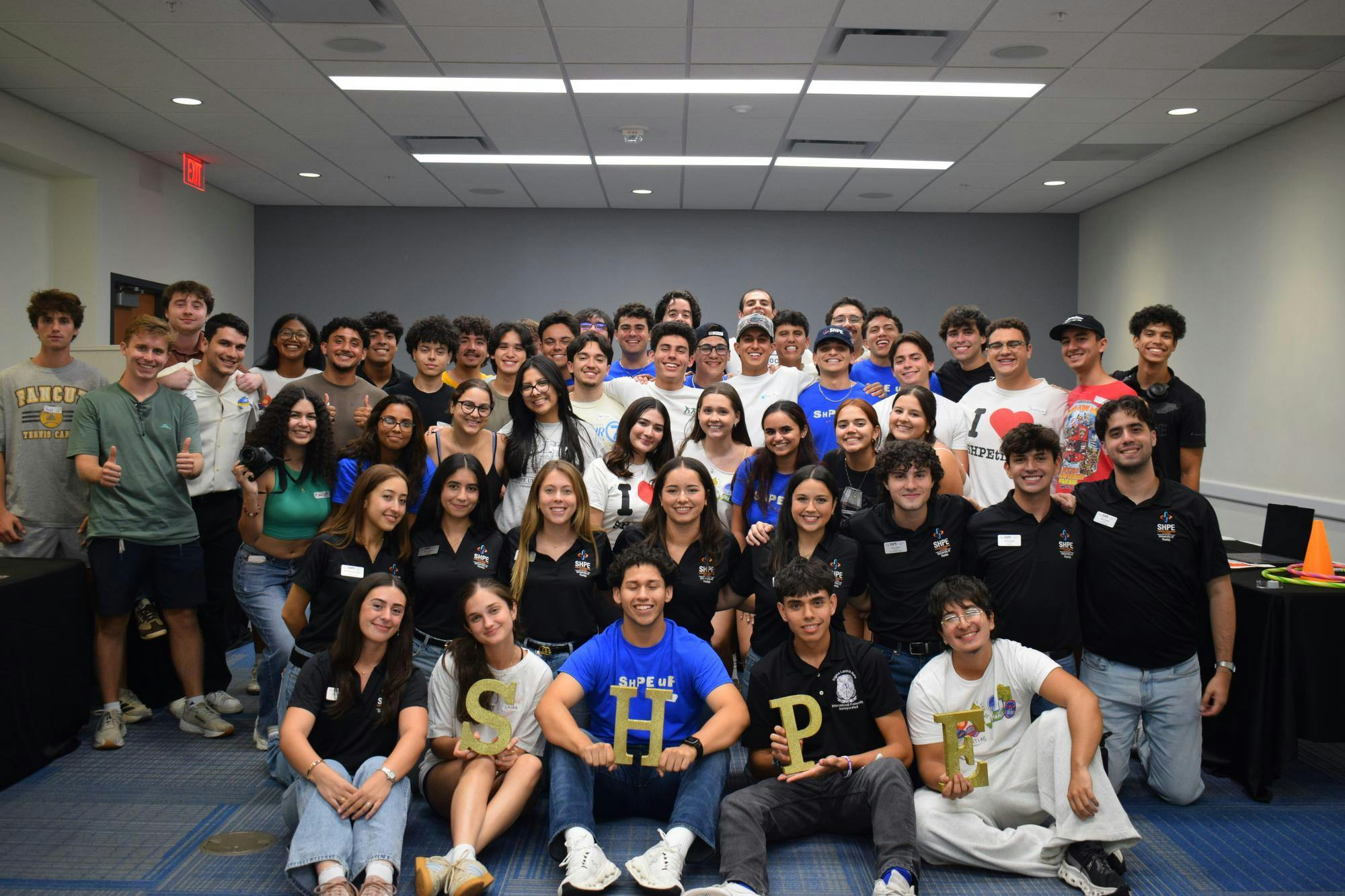 Group photo of SHPEitos at the end of their New Member Info Session (Photo / Ana Salomon)