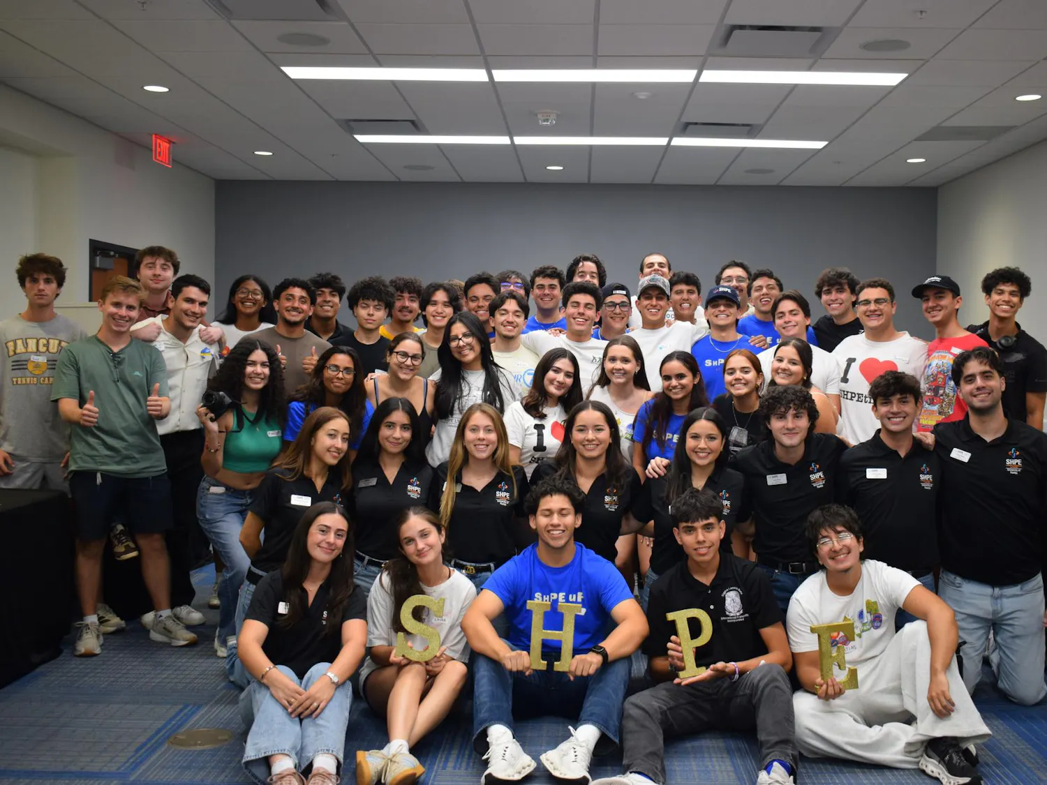 Group photo of SHPEitos at the end of their New Member Info Session (Photo / Ana Salomon)
