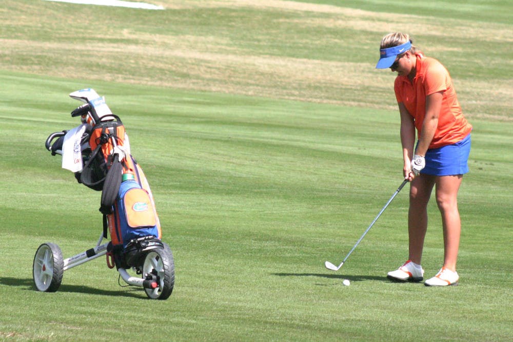 Camilla Hedberg putts during the 2015 SunTrust Gator Invitational.