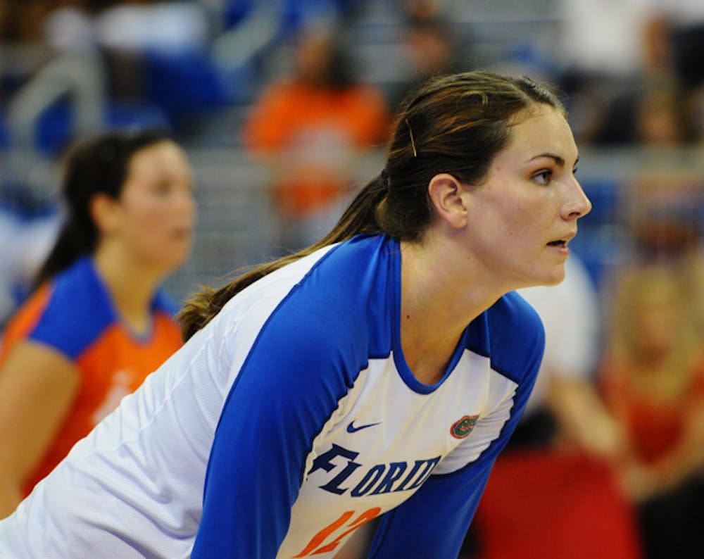 <p>Florida senior Kelly Murphy recorded 83 assists and 27 kills in the last four games while playing a hybrid setter/outside-hitter role for the No. 13 Gators.</p>
<p>&nbsp;</p>