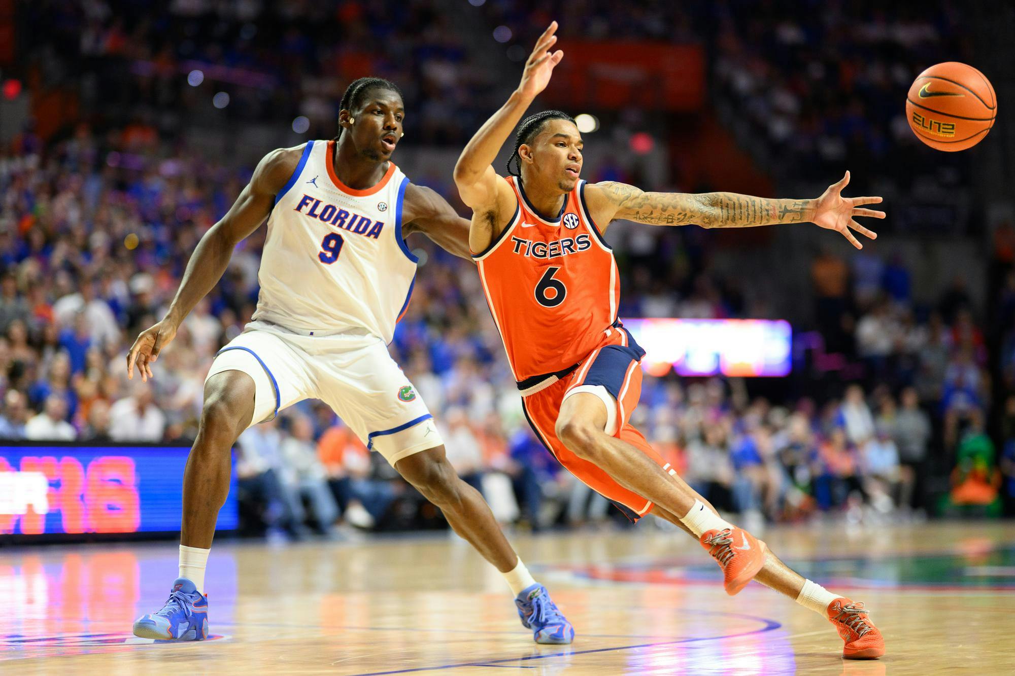 Florida center Rueben Chinyelu (9) forces a turnover by Auburn guard Elyjah Freeman (6) during the second half of an NCAA college basketball game against Florida, Saturday, Jan. 24, 2026, in Gainesville, Fla.