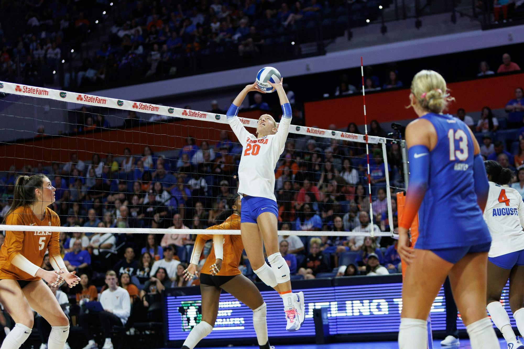 Florida Gators setter Taylor Parks (20) sets the ball during a NCAA Volleyball match on Friday, November 07, 2025.