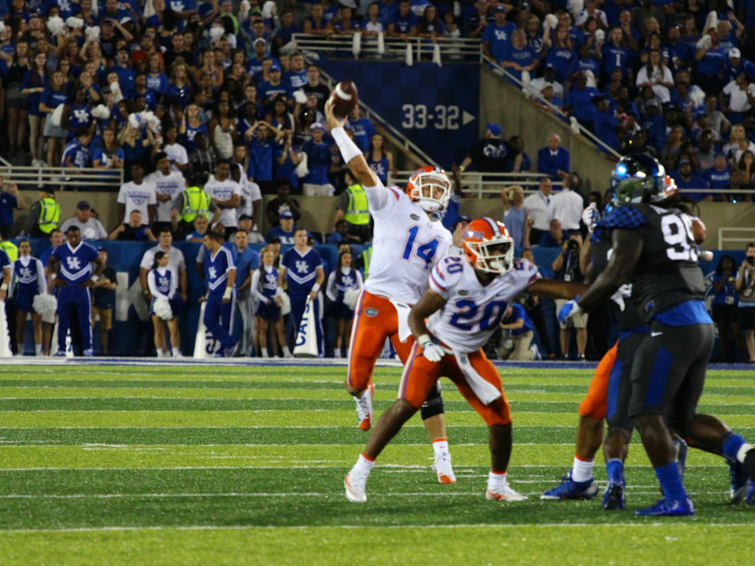 Luke Del Rio throws a pass during Florida's 28-27 win over Kentucky on Saturday night at Kroger Field.