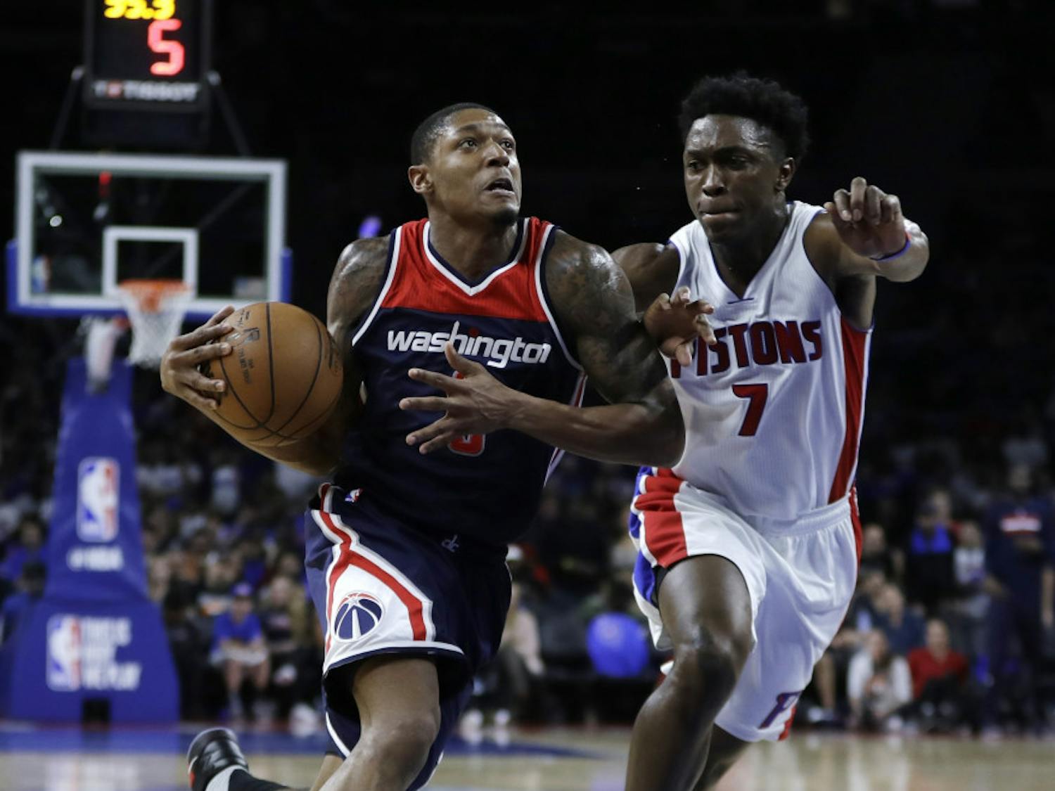 Washington Wizards guard Bradley Beal (3) drives on Detroit Pistons forward Stanley Johnson (7) during second half of an NBA basketball game, Monday, April 10, 2017, in Auburn Hills, Mich. (AP Photo/Carlos Osorio)