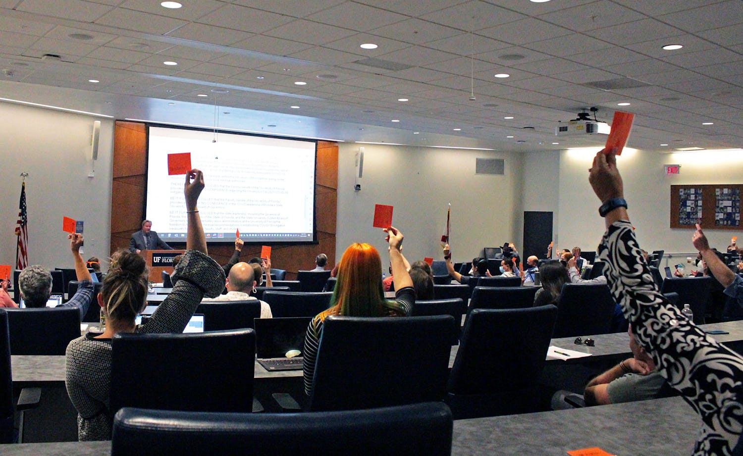 UF Faculty Senate members vote to delay the COVID-19 no-confidence resolution in the Reitz Union Chamber on Thursday, Oct. 21, 2021. 