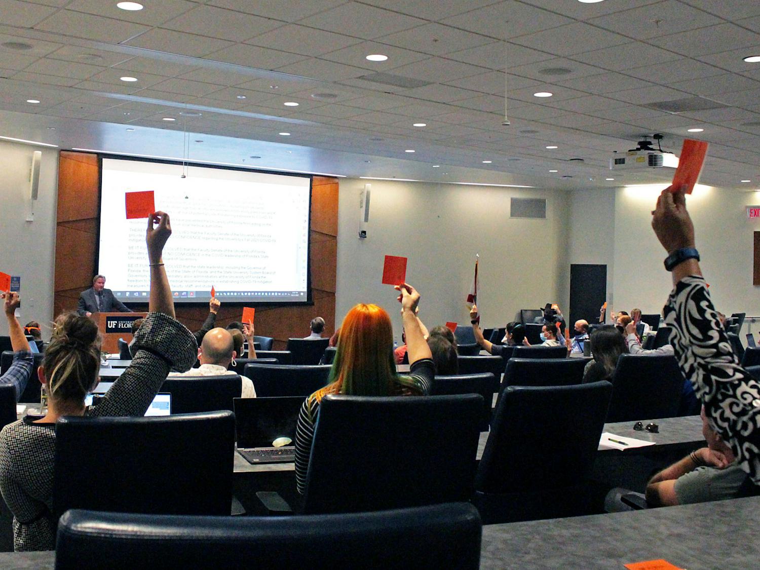 UF Faculty Senate members vote to delay the COVID-19 no-confidence resolution in the Reitz Union Chamber on Thursday, Oct. 21, 2021. 