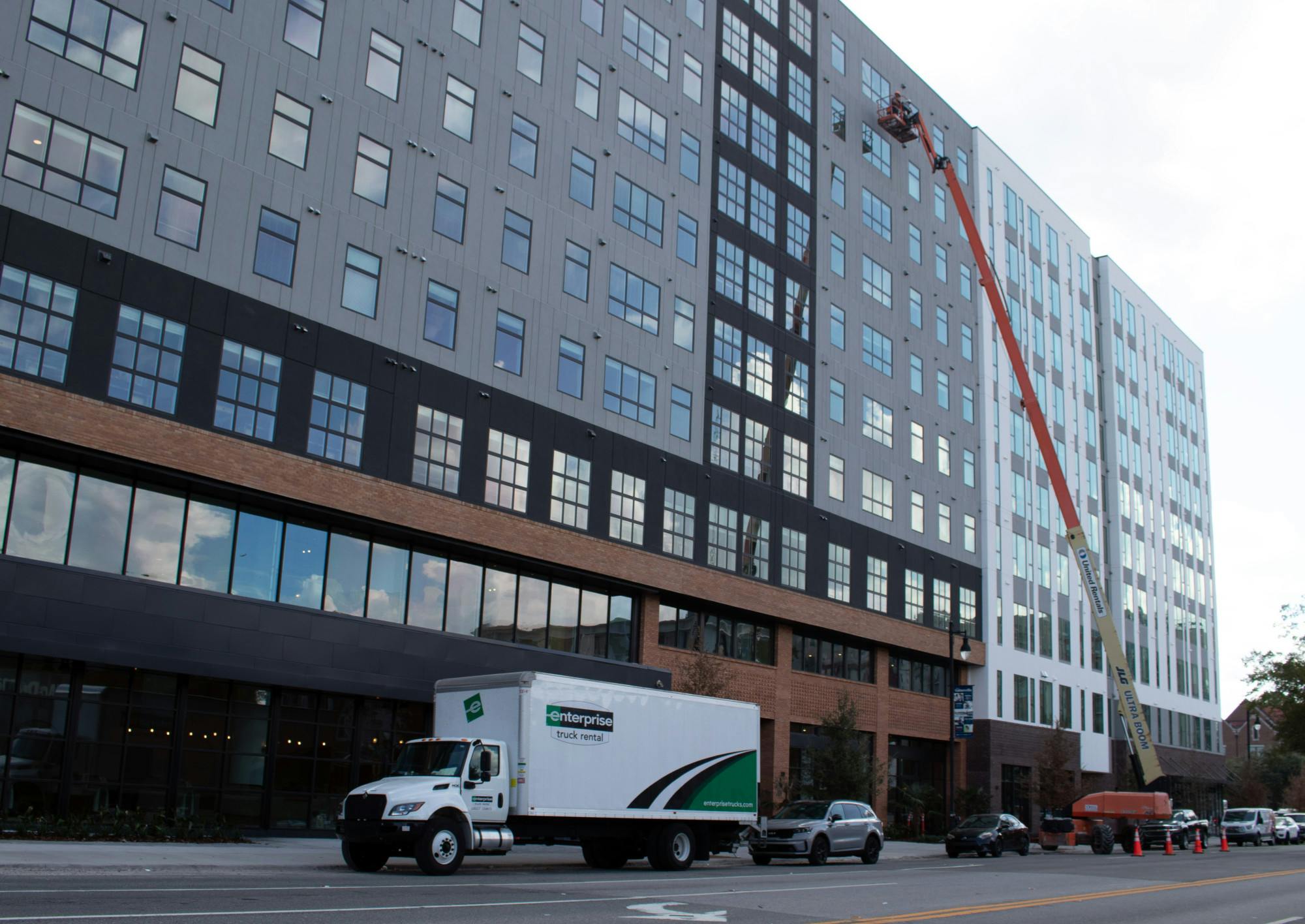  A Sweetwater apartment building is under construction on University Avenue in Gainesville on Sunday, Sept. 17, 2023. 