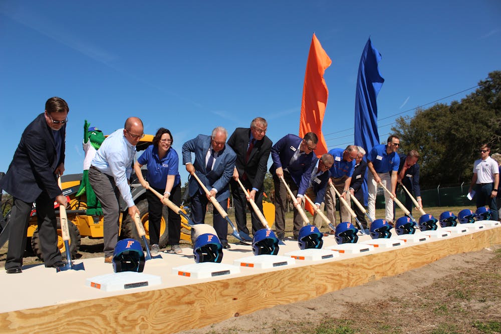 <div id=":nh" class="ii gt"><p>Honorees broke ground Friday afternoon at the site of the future stadium for the Florida baseball team.</p></div>
