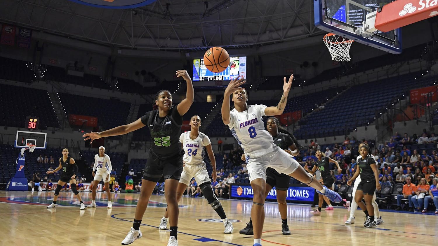 Me’Arah O’Neal (8) dives for the ball during the first half against the Chicago State Cougars at Exactech Arena at the Stephen C. O'Connell Center on Tuesday, Nov. 12, 2024.