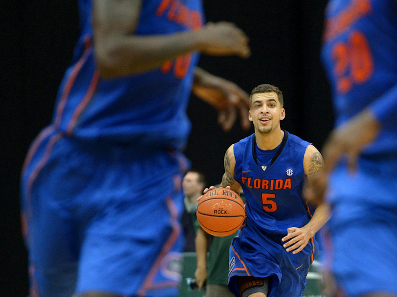 Scottie Wilbekin (5) brings the ball up the court for Florida against Jacksonville during the second half of the Gators’ 86-60 victory against the Dolphins on Monday in Jacksonville.