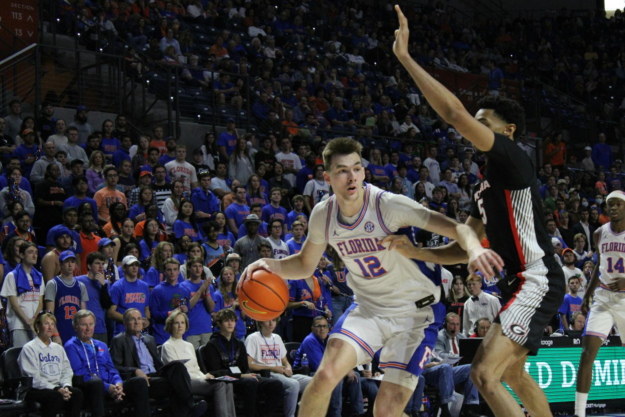 Florida forward Colin Castleton wards off a Georgia defender in the Gators' 82-75 victory over the Bulldogs Saturday, Jan. 7, 2023.