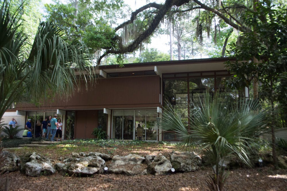 <p><span>The 3105 SW 5th Court house was one of the six mid-century modern homes featured on the Gainesville Modern Weekend tour </span><span class="aBn"><span class="aQJ">on Saturday</span></span><span>. Each house had contractors and/or the homeowners on-site to answer questions. </span></p>