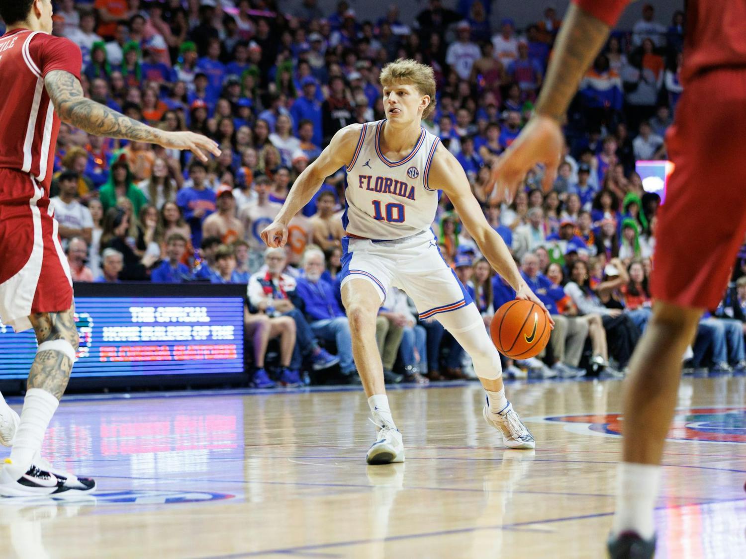 Florida forward Thomas Haugh (10) dribbles the ball during the first half of an NCAA basketball game against Arkansas, Saturday, Feb.28, 2026, in Gainesville, Fla.