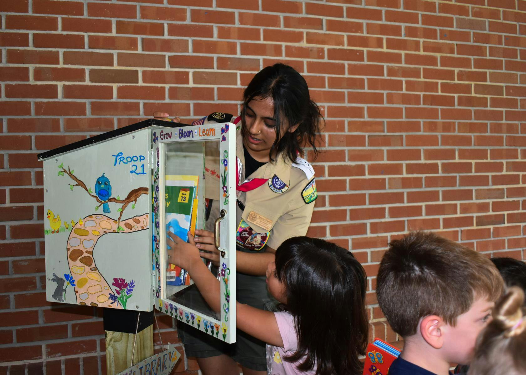 Eagle Scout, Kaayana Sharma, helps Baby Gators use the newly installed lending library, Thursday, July 30, 2026, at the UF Early Childhood Collaboratory at Anita Zucker Hall in Gainesville, Fla.