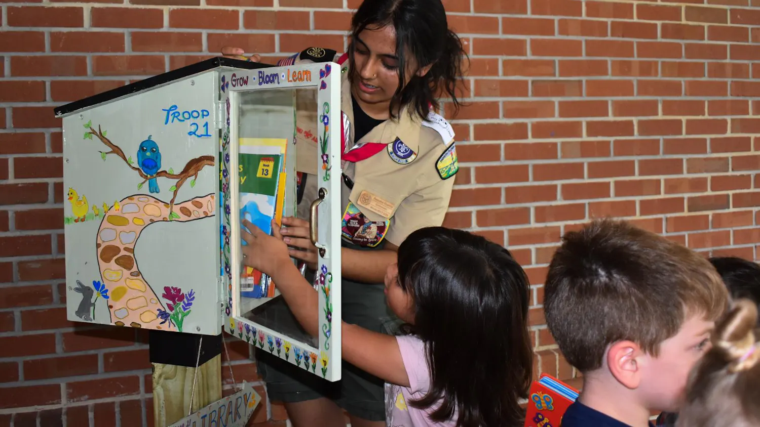 Eagle Scout, Kaayana Sharma, helps Baby Gators use the newly installed lending library, Thursday, July 30, 2026, at the UF Early Childhood Collaboratory at Anita Zucker Hall in Gainesville, Fla.