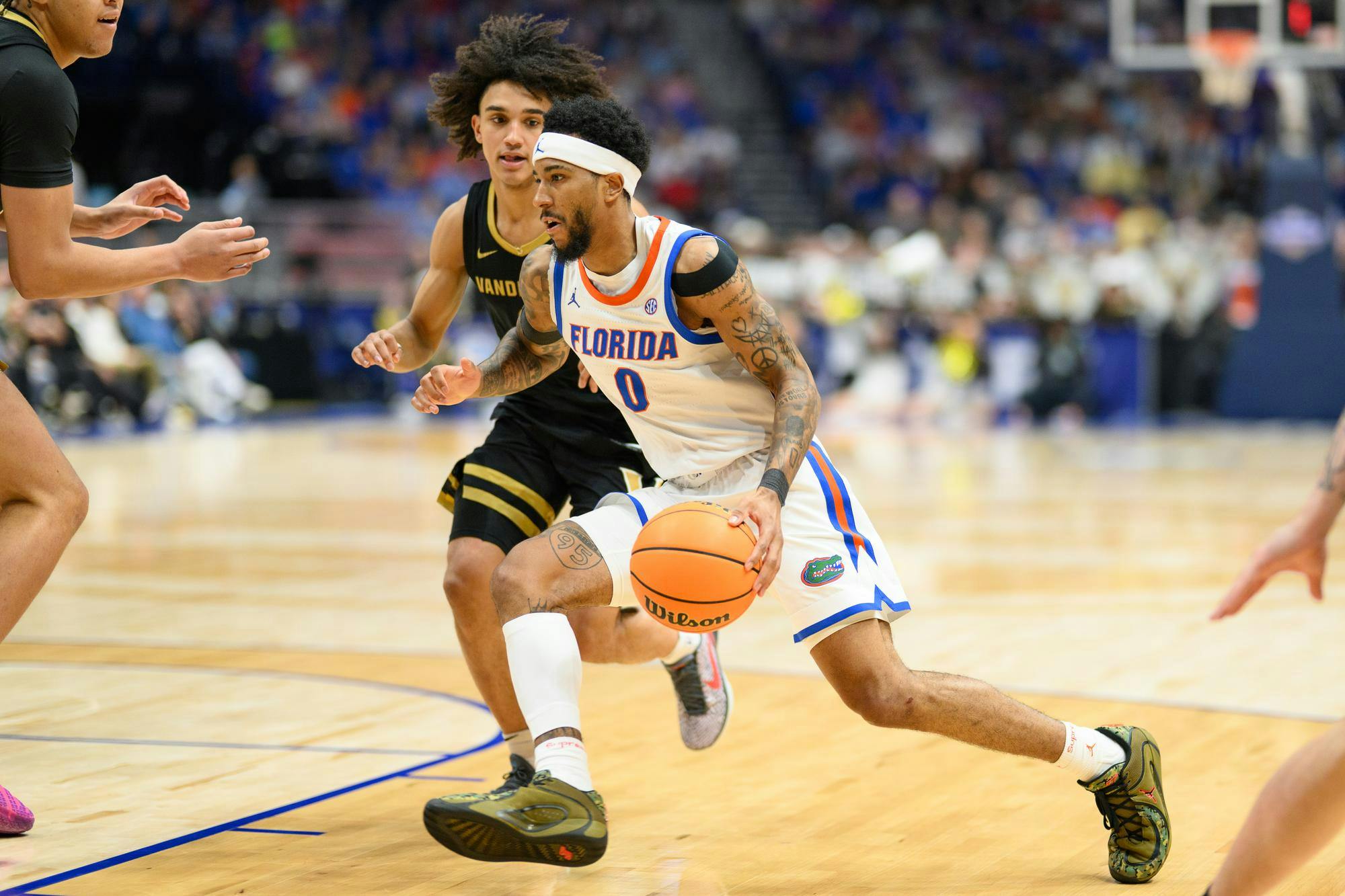 Florida guard Boogie Fland (0) drives during the second half of an SEC Men's Basketball Tournament semifinal game against Vanderbilt, Saturday, March 14, 2026, in Nashville, Tenn.