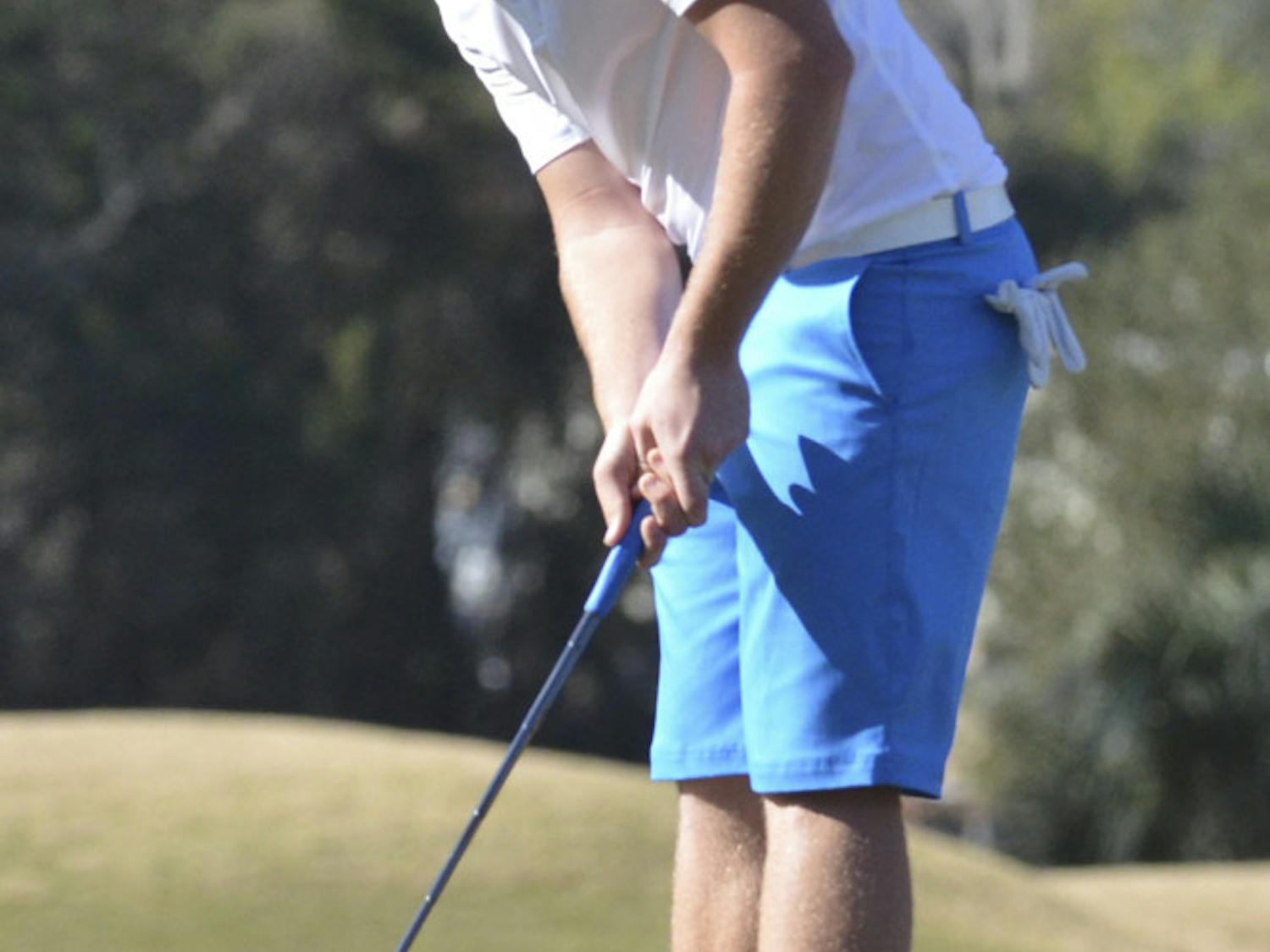 Sam Horsfield watches his ball roll toward the cup during Day 1 of the SunTrust Gator Invitational on Feb. 20, 2016, at the Mark Bostick Golf Course.