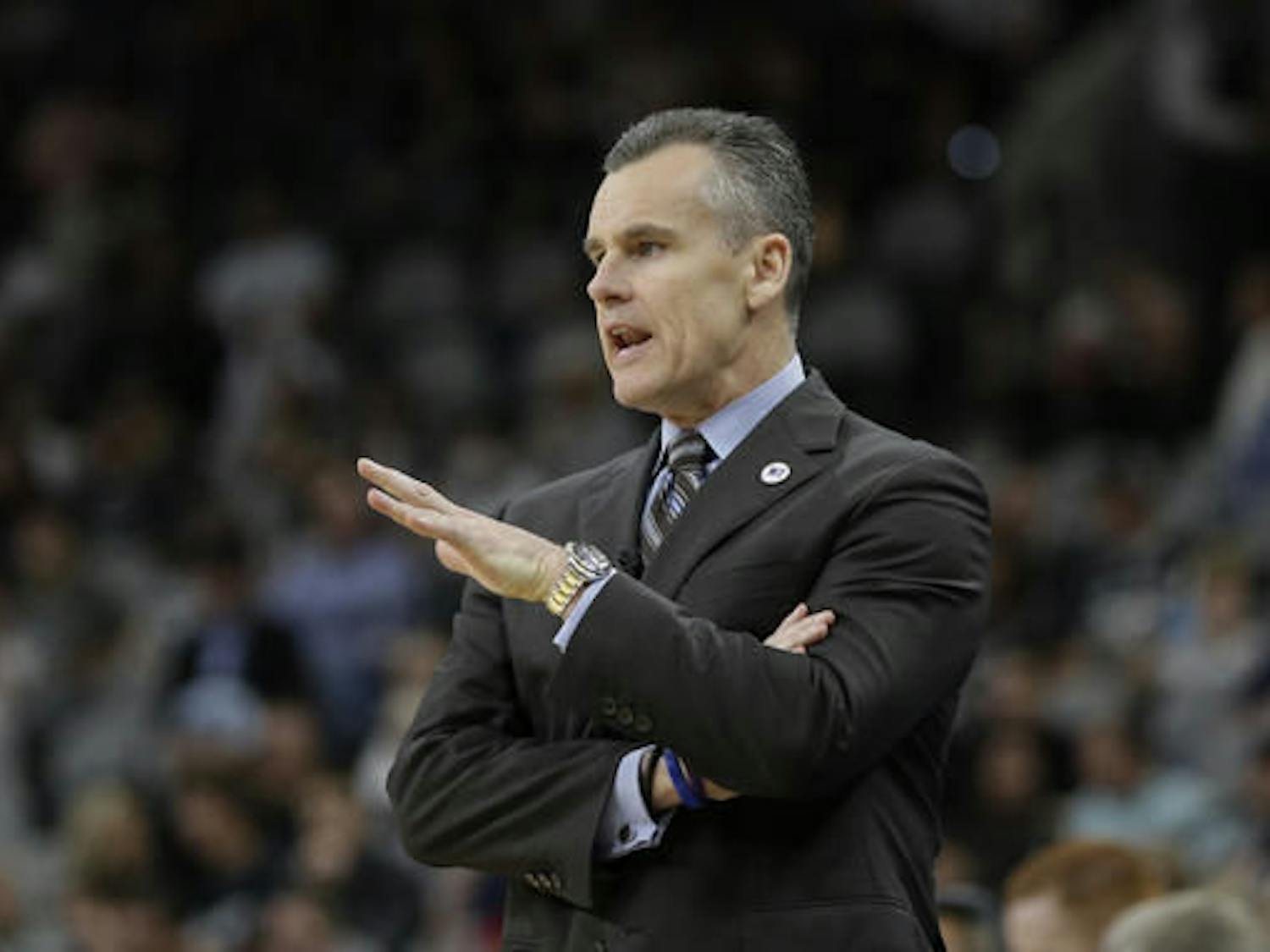 Oklahoma City Thunder head coach Billy Donovan talks to his players during the first half of an NBA basketball game against the San Antonio Spurs, Tuesday, April 12, 2016, in San Antonio. (AP Photo/Eric Gay)