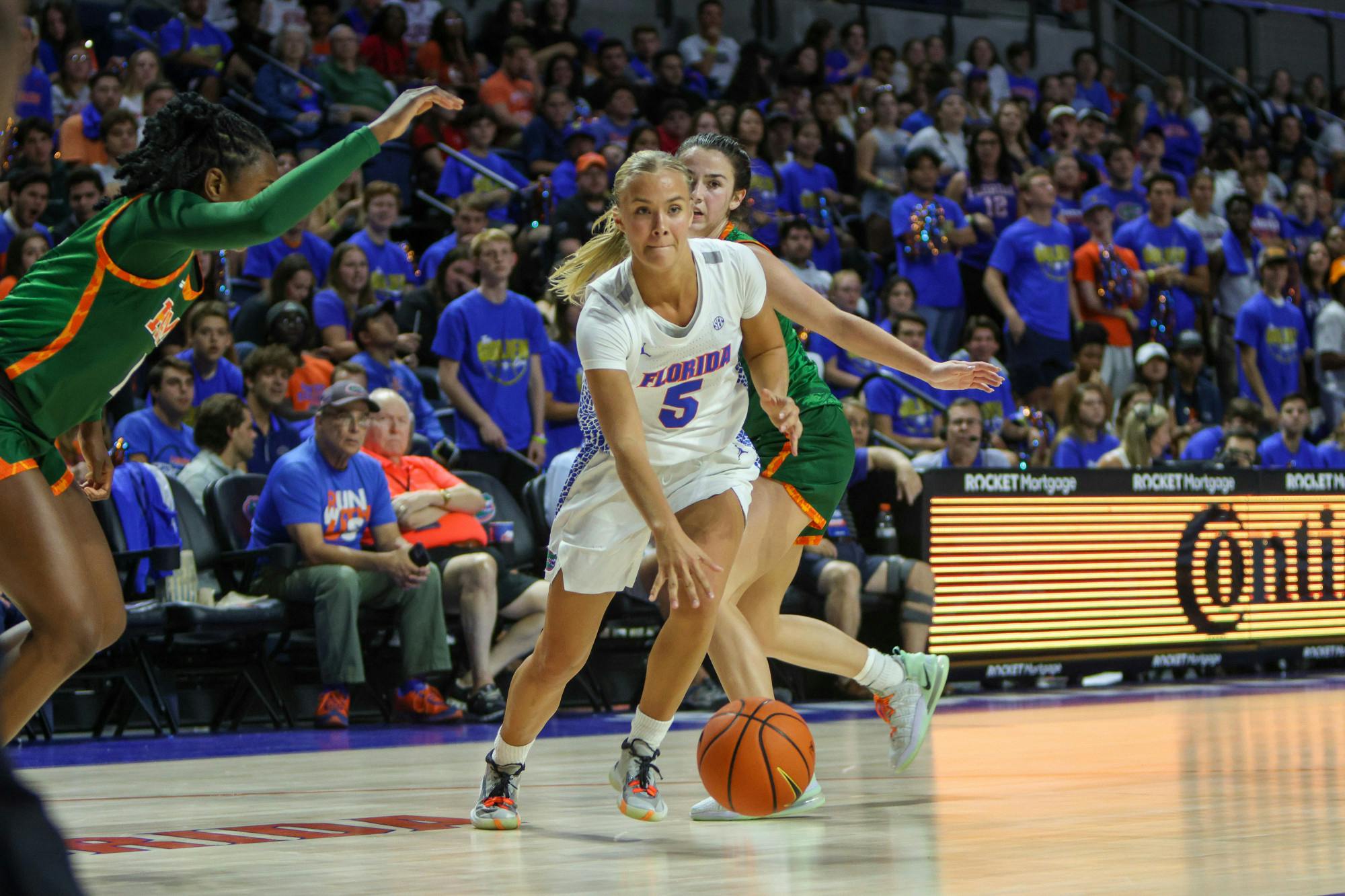 Florida guard Alberte Rimdal weaves through the defense in the Gators&#x27; victory over the Florida A&amp;M Rattlers Monday, Nov. 7, 2022.