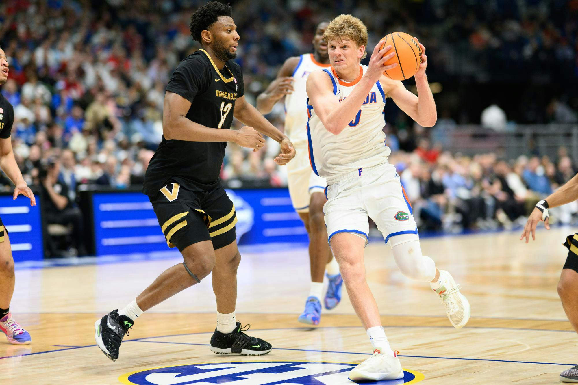 Florida forward Thomas Haugh (10) drives during the second half of an SEC Men's Basketball Tournament semifinal game against Vanderbilt, Saturday, March 14, 2026, in Nashville, Tenn.