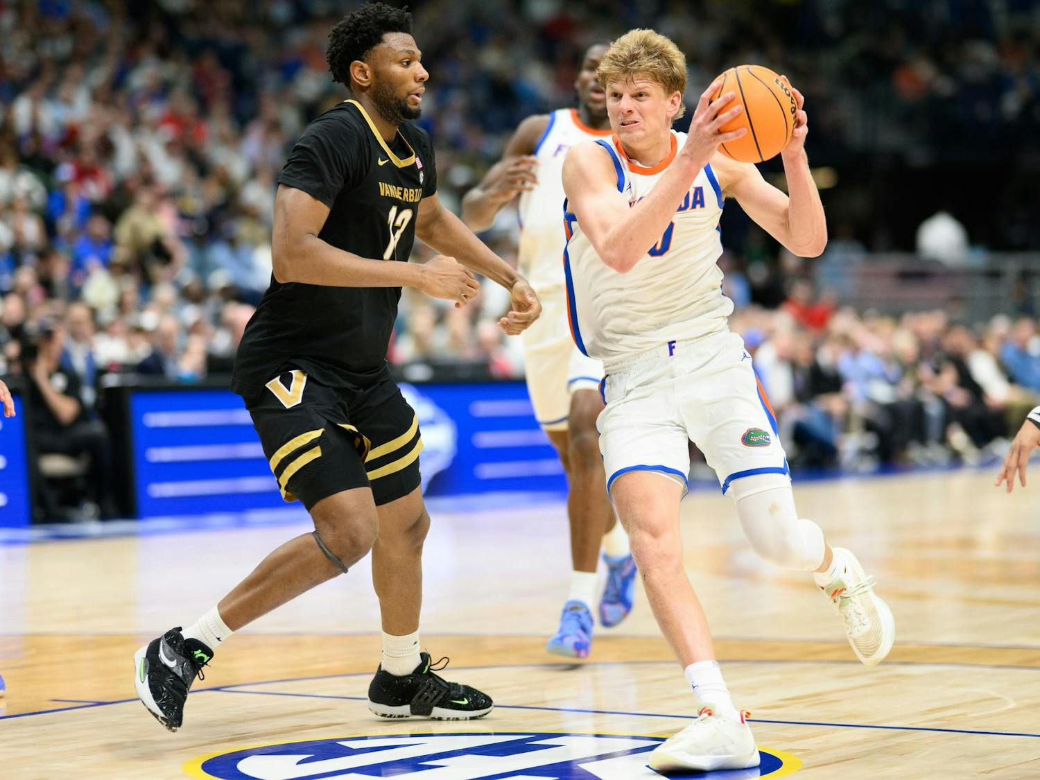 Florida forward Thomas Haugh (10) drives during the second half of an SEC Men's Basketball Tournament semifinal game against Vanderbilt, Saturday, March 14, 2026, in Nashville, Tenn.