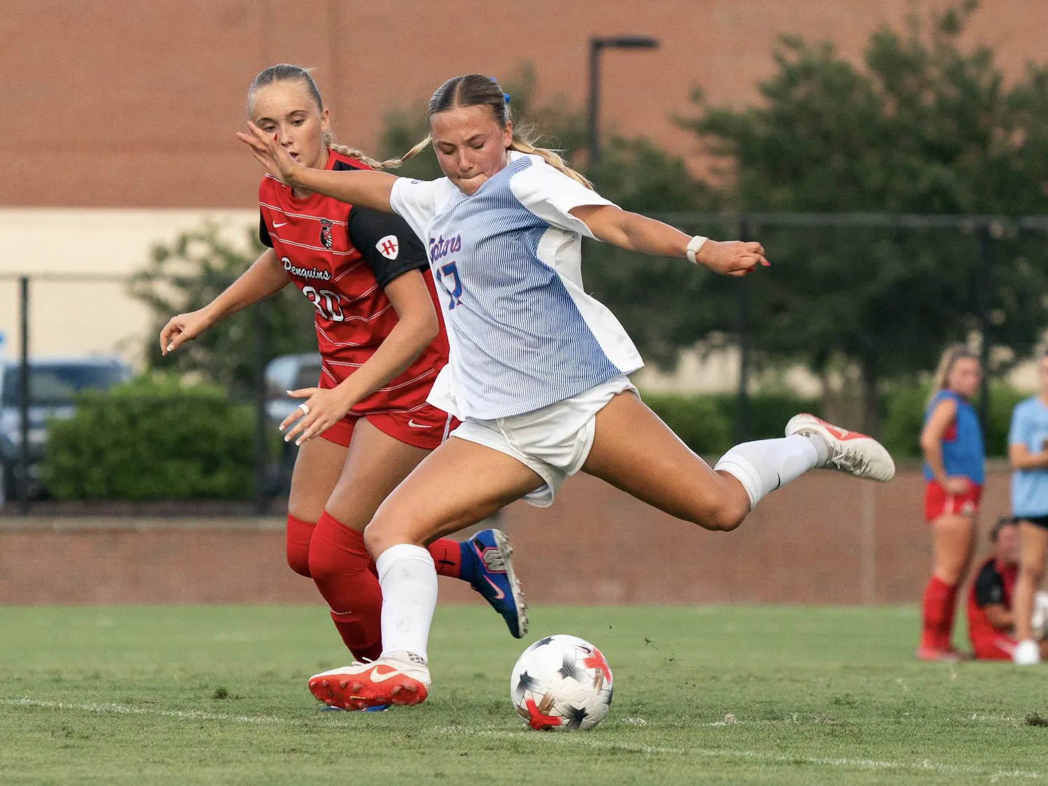 Florida midfielder Sophia Sindelar prepares to take a shot on target against Youngstown State in Gainesville, Fla. Thursday, Sept. 3, 2026.
