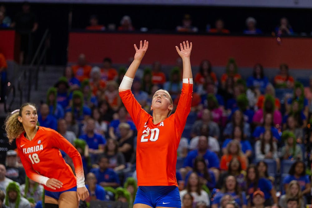 Florida Gators setter Taylor Parks (20) looks up in preparation to set the ball vs the Kentucky Wildcats on Sunday, Sept 29, 2024.