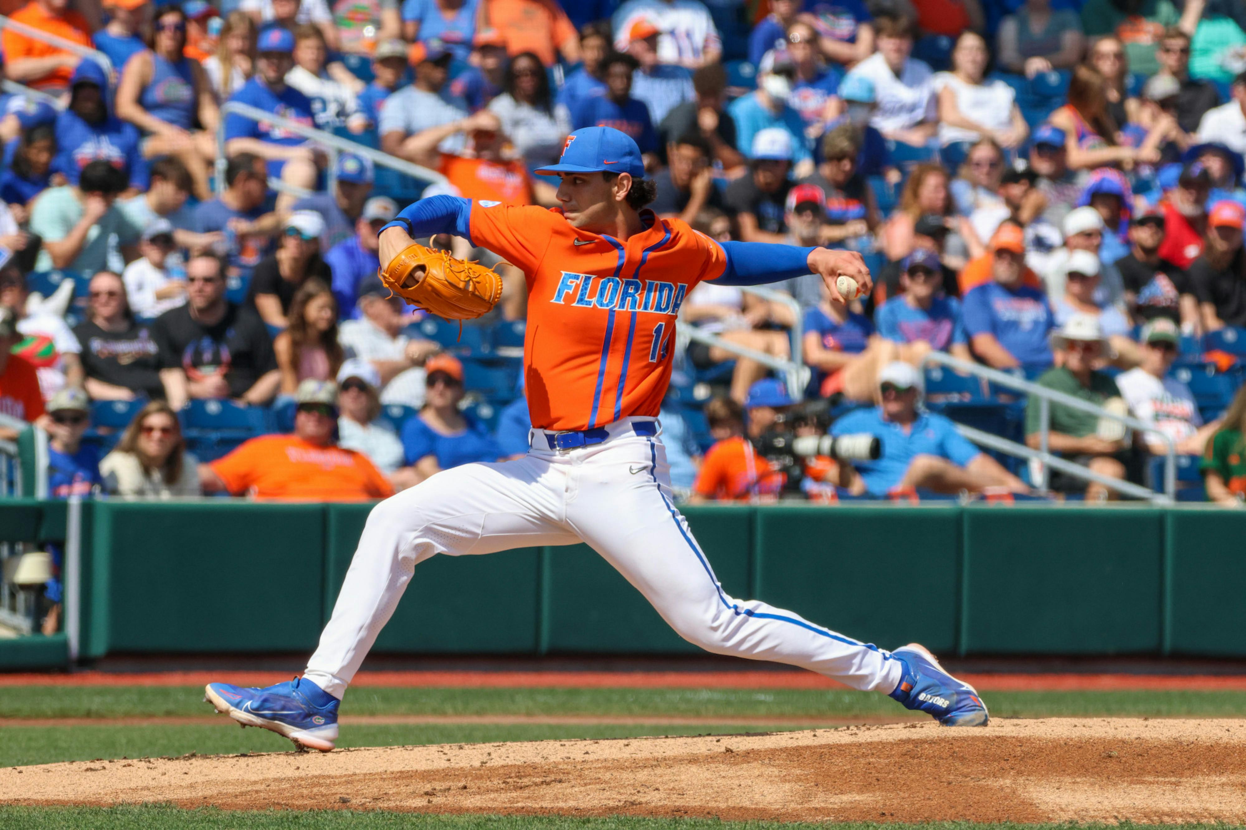 No. 6 Gators wrap up series against Saints with one-sided slugfest - The Independent Florida Alligator - Vimarsana News
