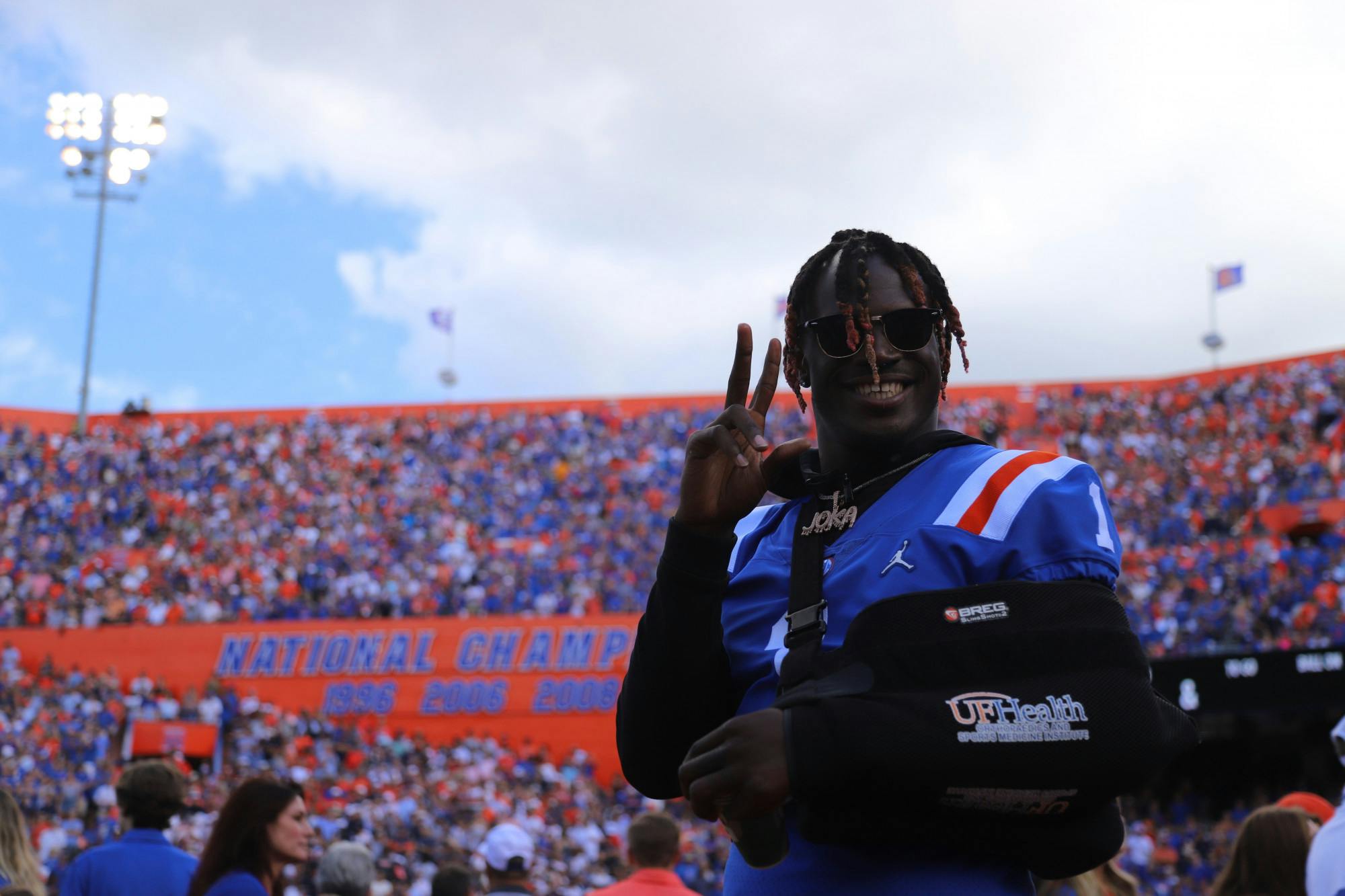 Kadarius Toney, peace sign and Joka chain