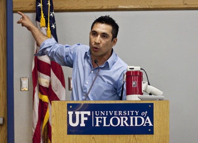 Jose Soto, co-president of UF’s Graduate Assistants United, speaks about CISE budget cuts at the Student Senate meeting Tuesday night.