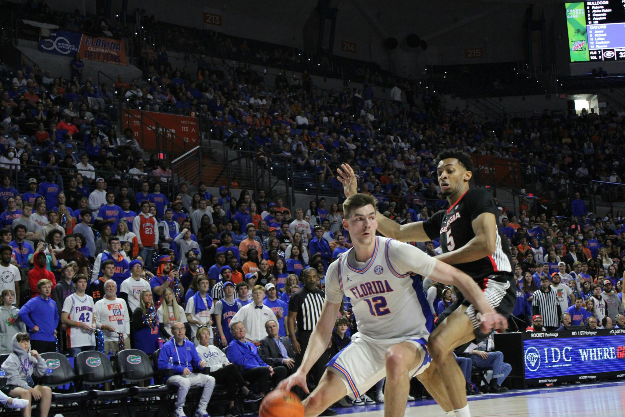 Florida graduate student forward Colin Castleton drives toward the basket against the Georgia Bulldogs Saturday, Jan. 7, 2023. 