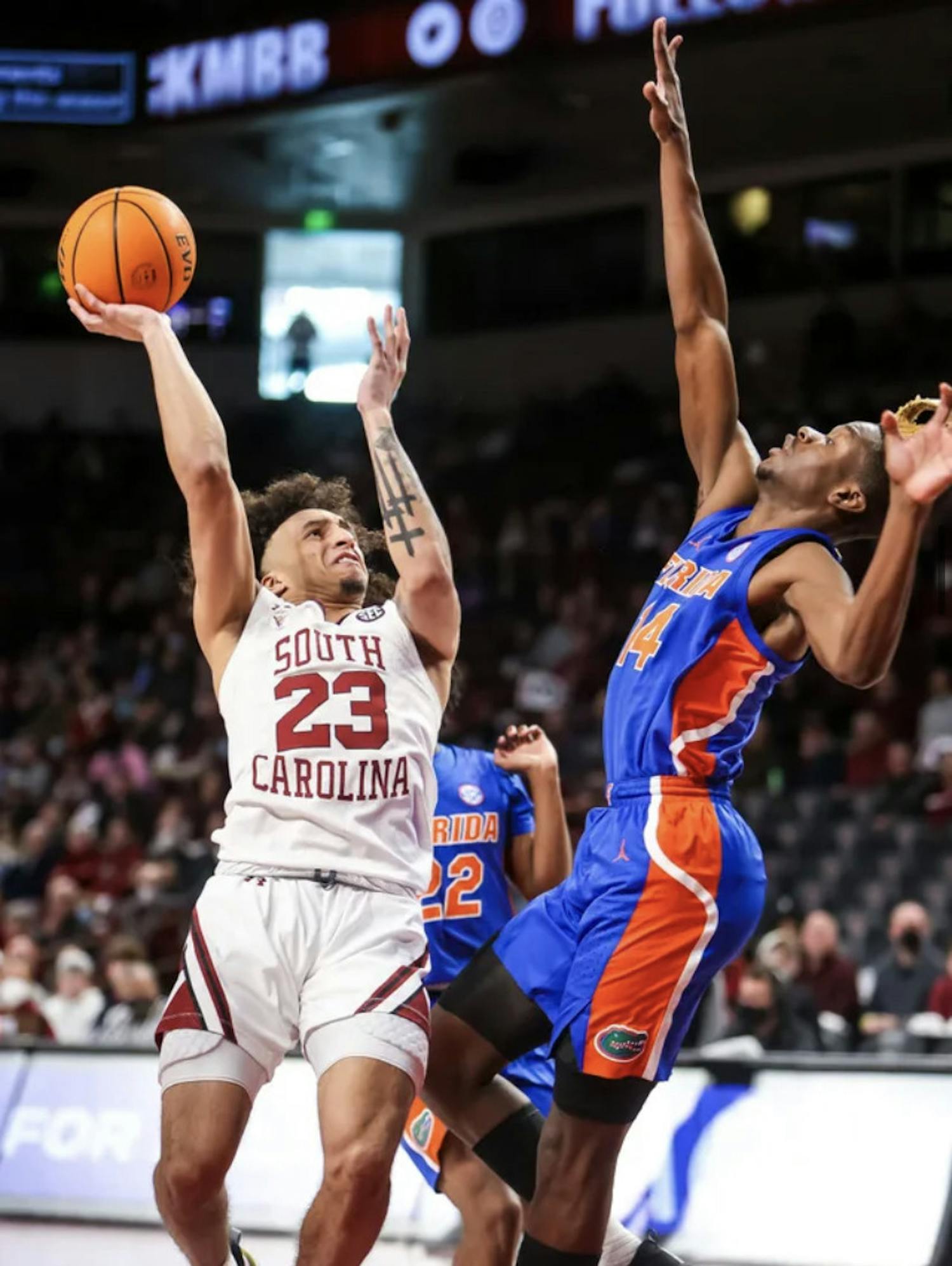 Kowacie Reeves defends South Carolina guard Devin Carter in the first half of Florida’s Jan. 15 game against South Carolina