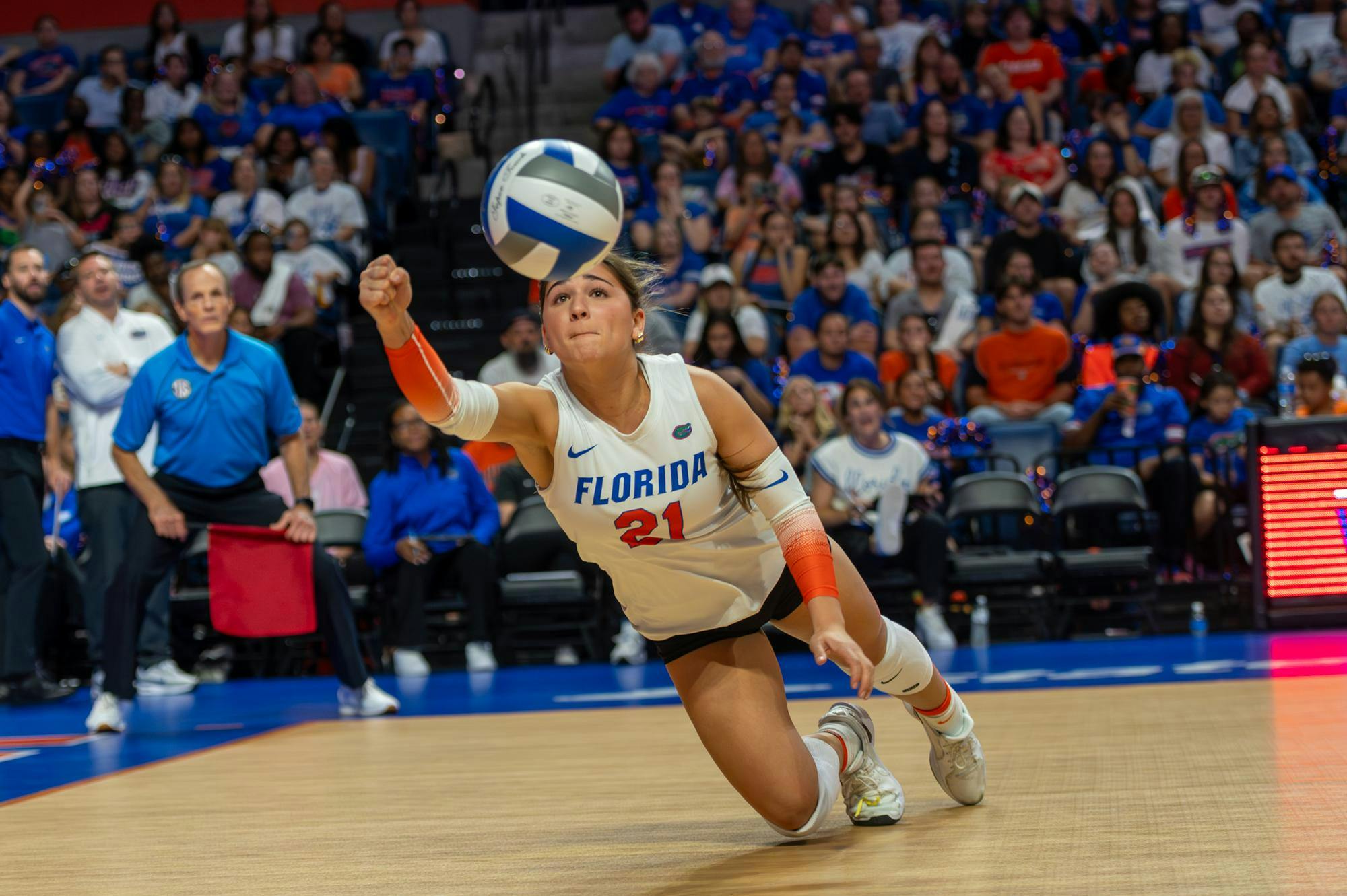 Florida Gators defensive strategist Bella Lee (21) goes to dive the ball in a match against the Auburn Tigers on Oct. 3, 2025 in the O’Connell Center in Gainesville, Fla.
