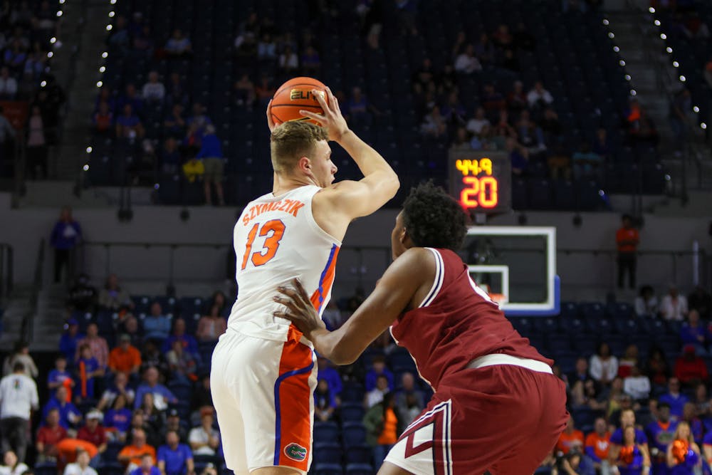 Aleks Szymczyk looks to pass the ball in the Gators men's basketball's 81-60 win against the South Carolina Gamecocks on Wednesday, Jan. 25, 2023. 
