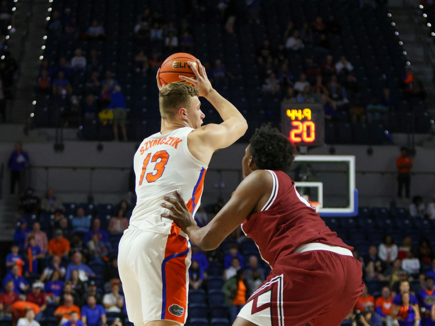 Aleks Szymczyk looks to pass the ball in the Gators men's basketball's 81-60 win against the South Carolina Gamecocks on Wednesday, Jan. 25, 2023. 
