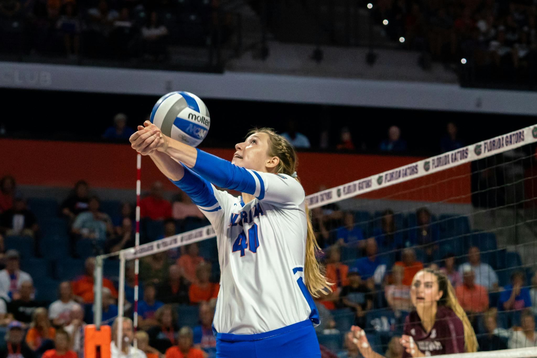 Attacker Holly Carlton recorded nine kills and a service ace on 26 attacks in Florida’s five-set loss to Missouri on Sunday afternoon. The loss snaps a 14-match winning streak stretching back to Sept. 7.