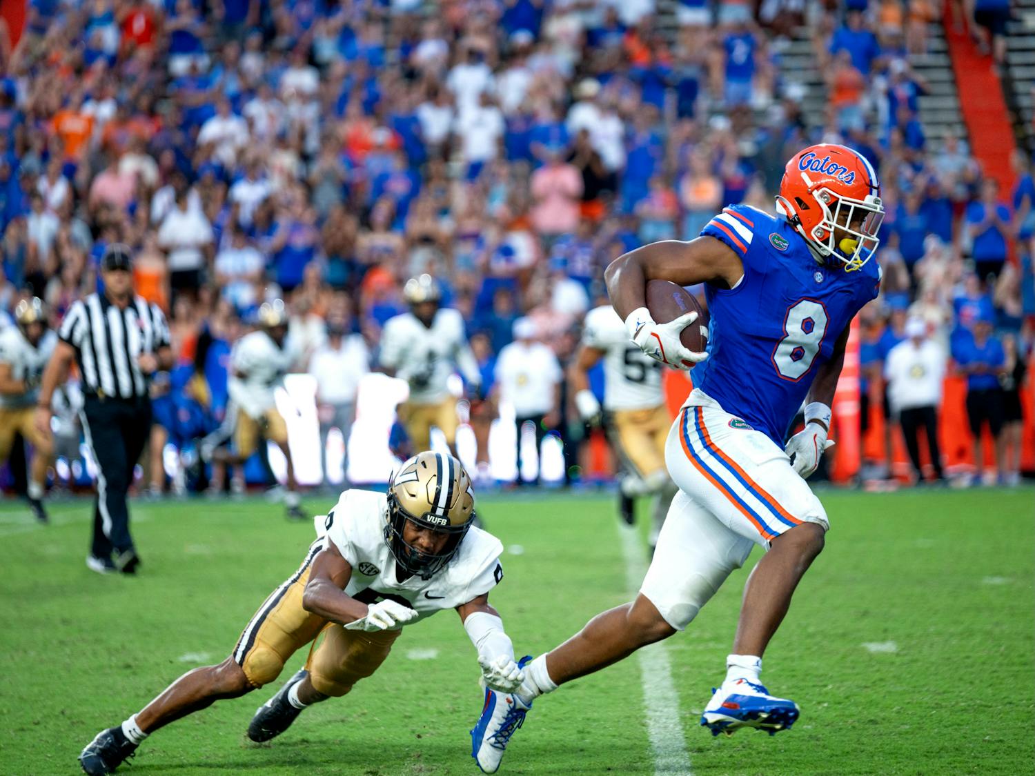 Redshirt freshman tight end Arlis Boardingham evades a defender in the Gators' 38-14 win against the Vanderbilt Commodores on Saturday, Oct. 7, 2023.