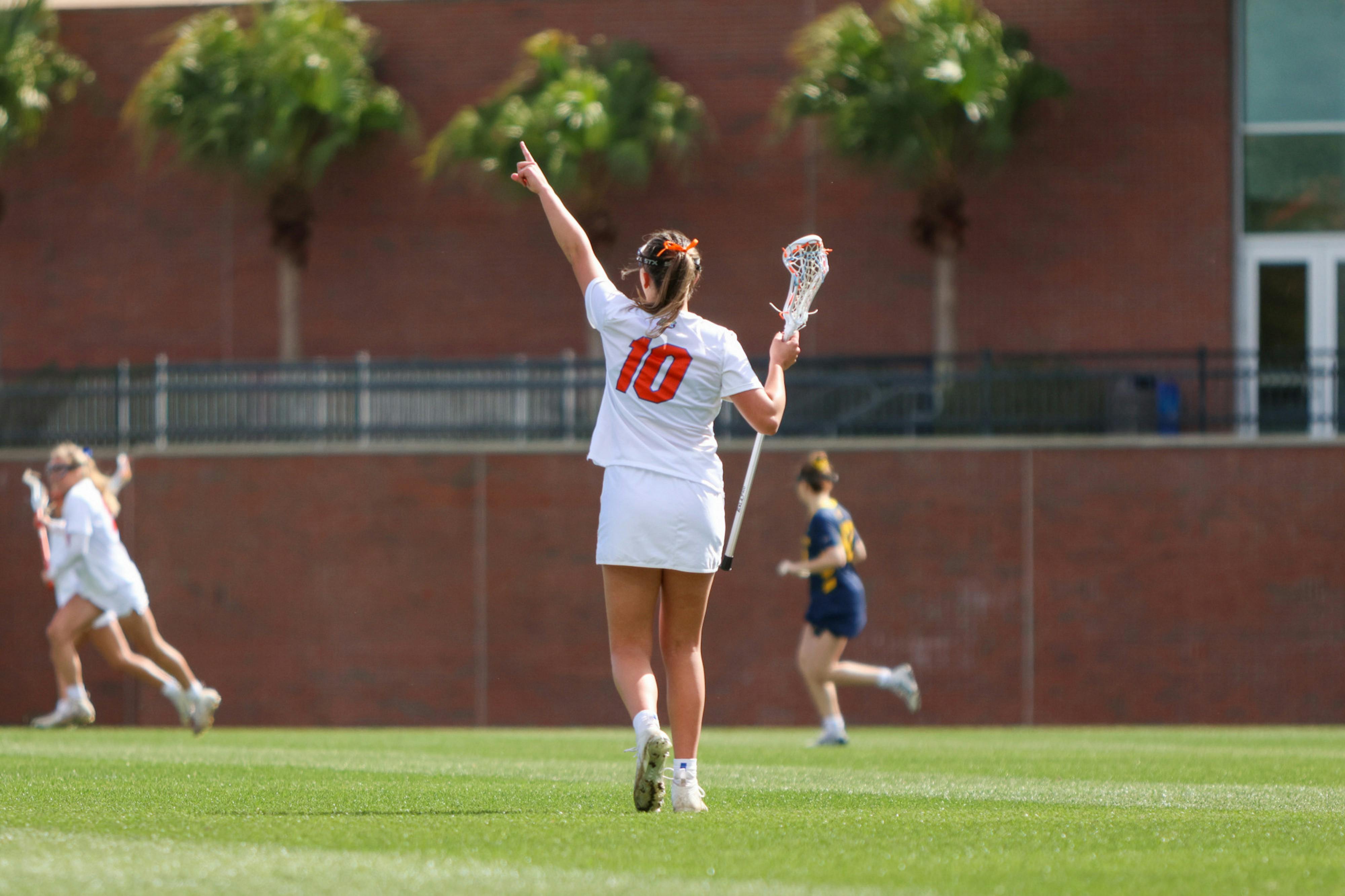 Gators win sunshine state face off, advance to Sweet 16 - The Independent Florida Alligator - Vimarsana News