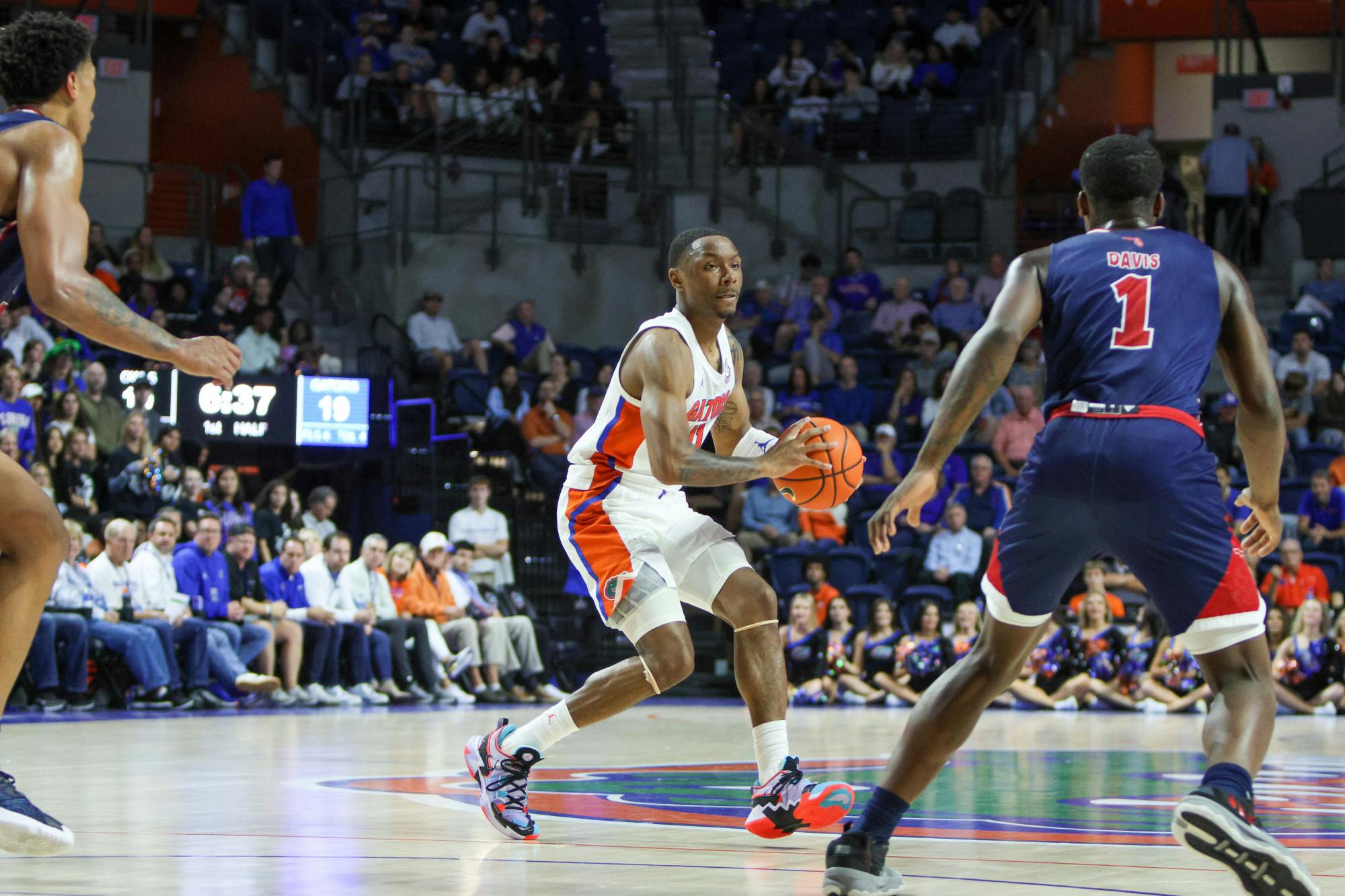 Graduate student guard Kyle Lofton looks to pass against the FAU Owls Monday Nov. 14, 2022. 