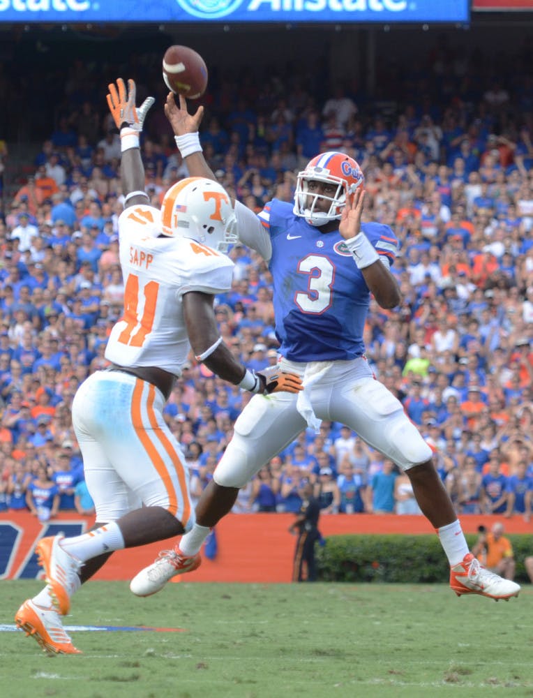 Tyler Murphy throws a pass during Florida’s 31-17 victory against Tennessee on Saturday in Ben Hill Griffin Stadium.