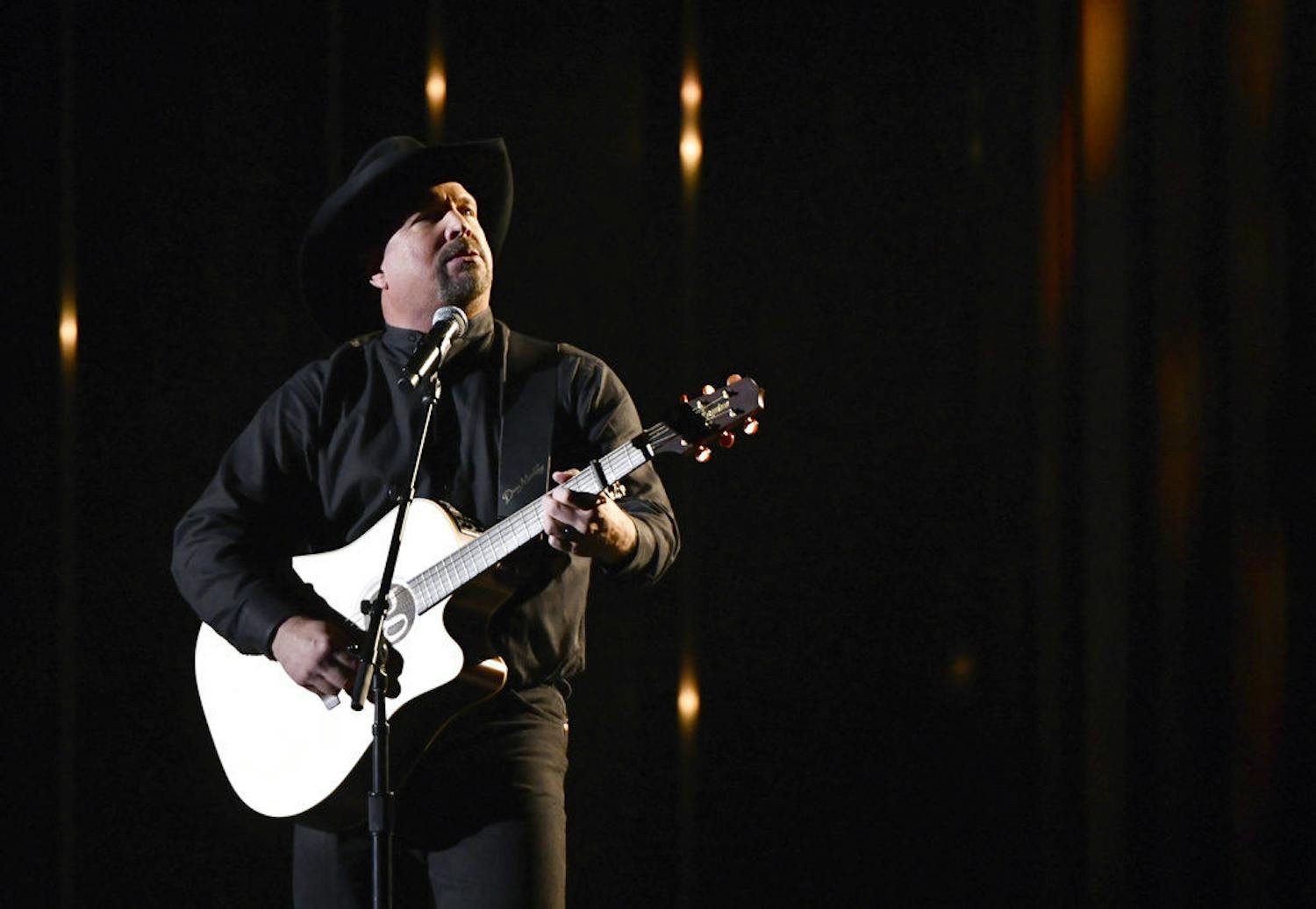 Garth Brooks performs "Stronger Than Me" at the 52nd annual CMA Awards at Bridgestone Arena on Wednesday, Nov. 14, 2018, in Nashville, Tenn. (Photo by Charles Sykes/Invision/AP)