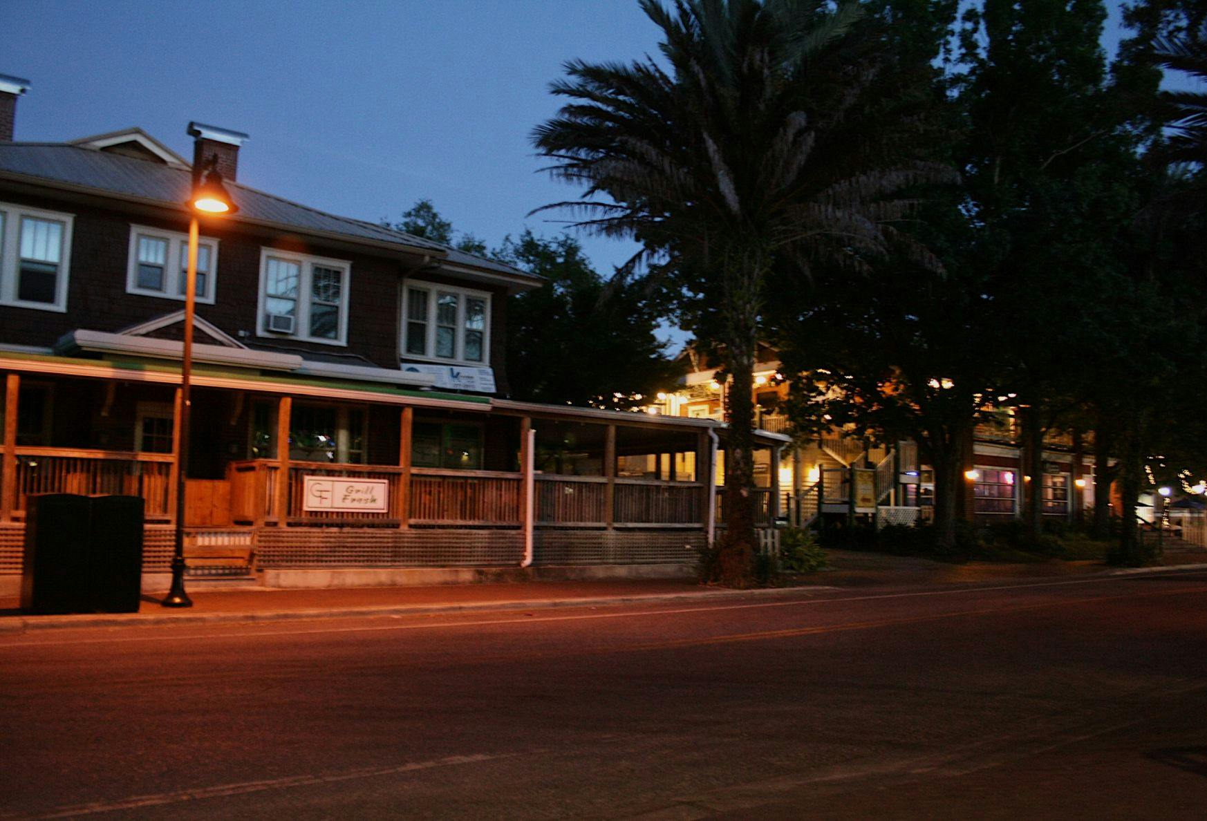 Grill Fresh, a health food restaurant next door to The Swamp Restaurant, announced its closing on Monday following the purchase of the property it sits on.&nbsp;