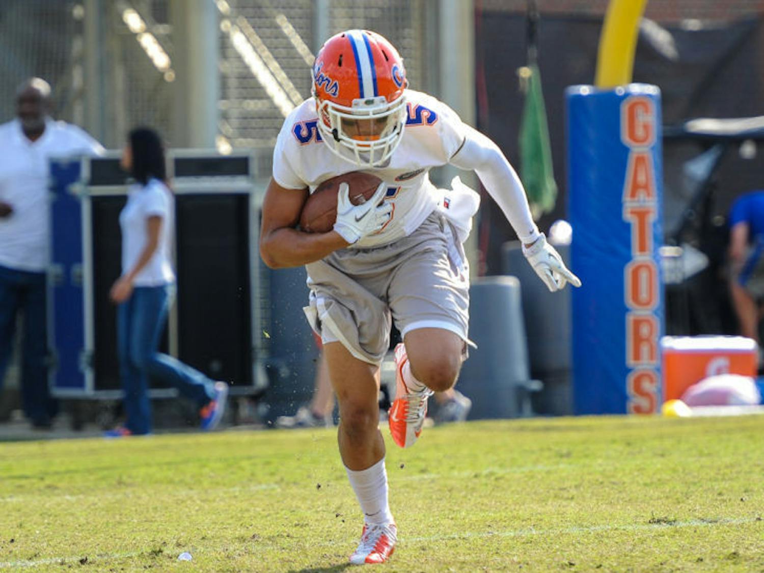 Jalen Tabor carries the ball during Florida’s second open practice on March 21 at Sanders Practice Fields.