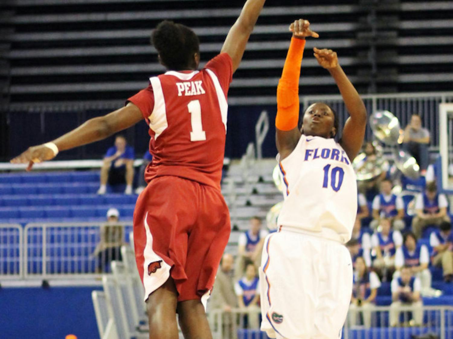 Junior guard Jaterra Bonds shoots during Florida’s 69-58 win against Arkansas on Feb. 28 in the O’Connell Center. Bonds scored 12 points against Winthrop on Monday.
