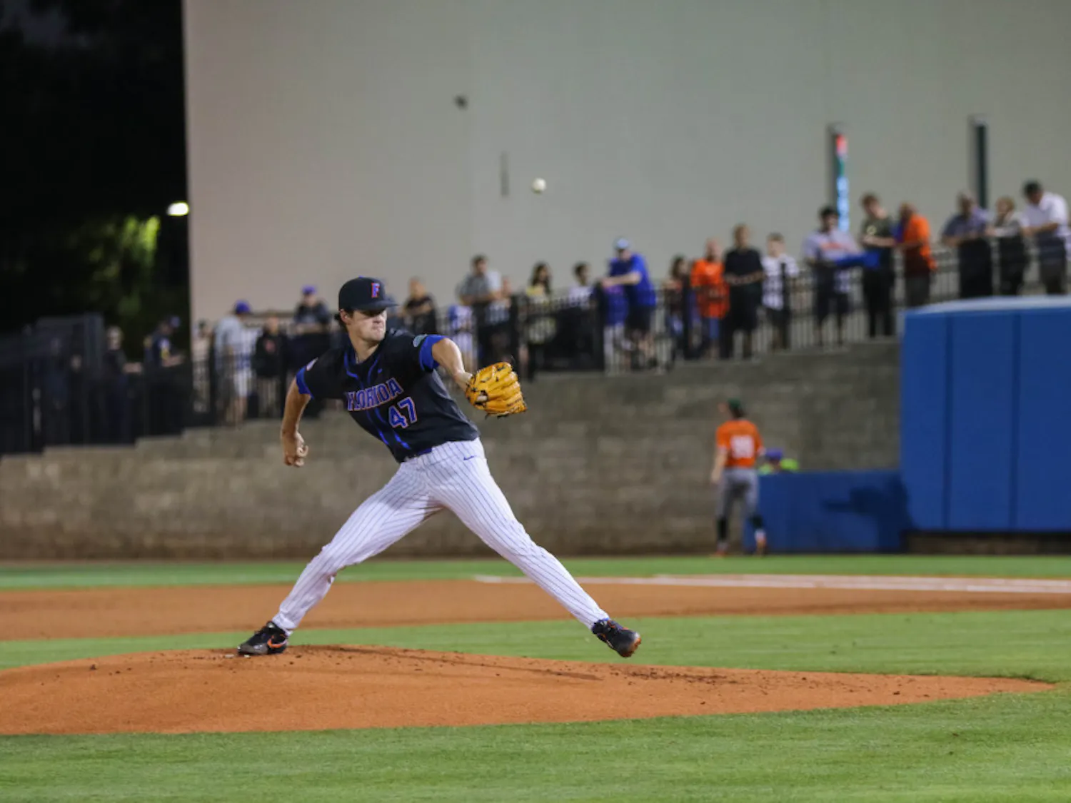 Pitcher Tommy Mace struggled as Florida dropped the opener of its series with Georgia.