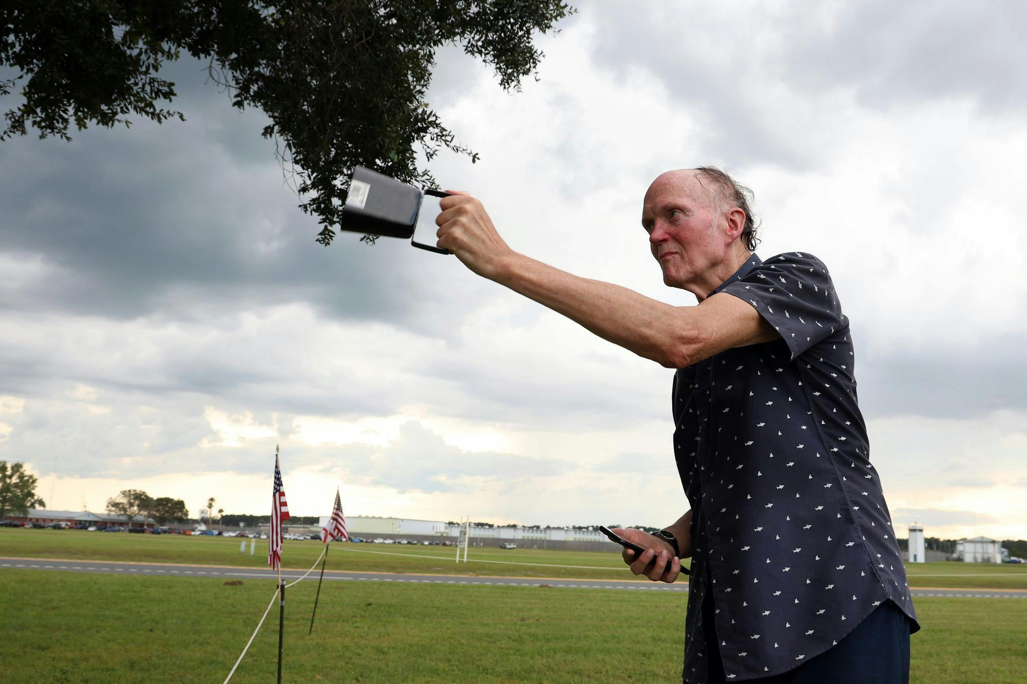 Bill Campbell rings a bell to drown out protestors in the opposition as he supports the execution of Daniel Owen Conahan Jr., Thursday, Sept. 10, 2026, at the Florida State Prison in Raiford, Fla.