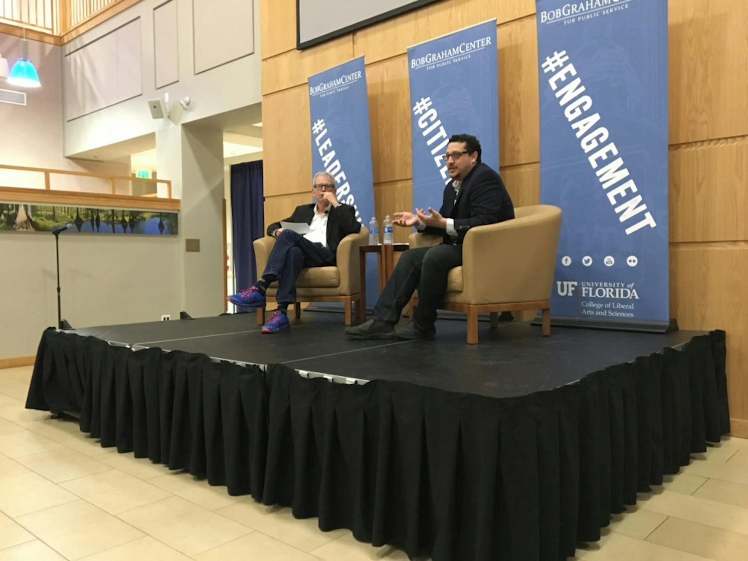 From left: Professor Mike Foley speaks with Michael LaForgia about LaForgia’s investigative series “Failure Factories” for the Tampa Bay Times. LaForgia won the Pulitzer Prize for local reporting in 2016 for the investigation into Pinellas County schools.