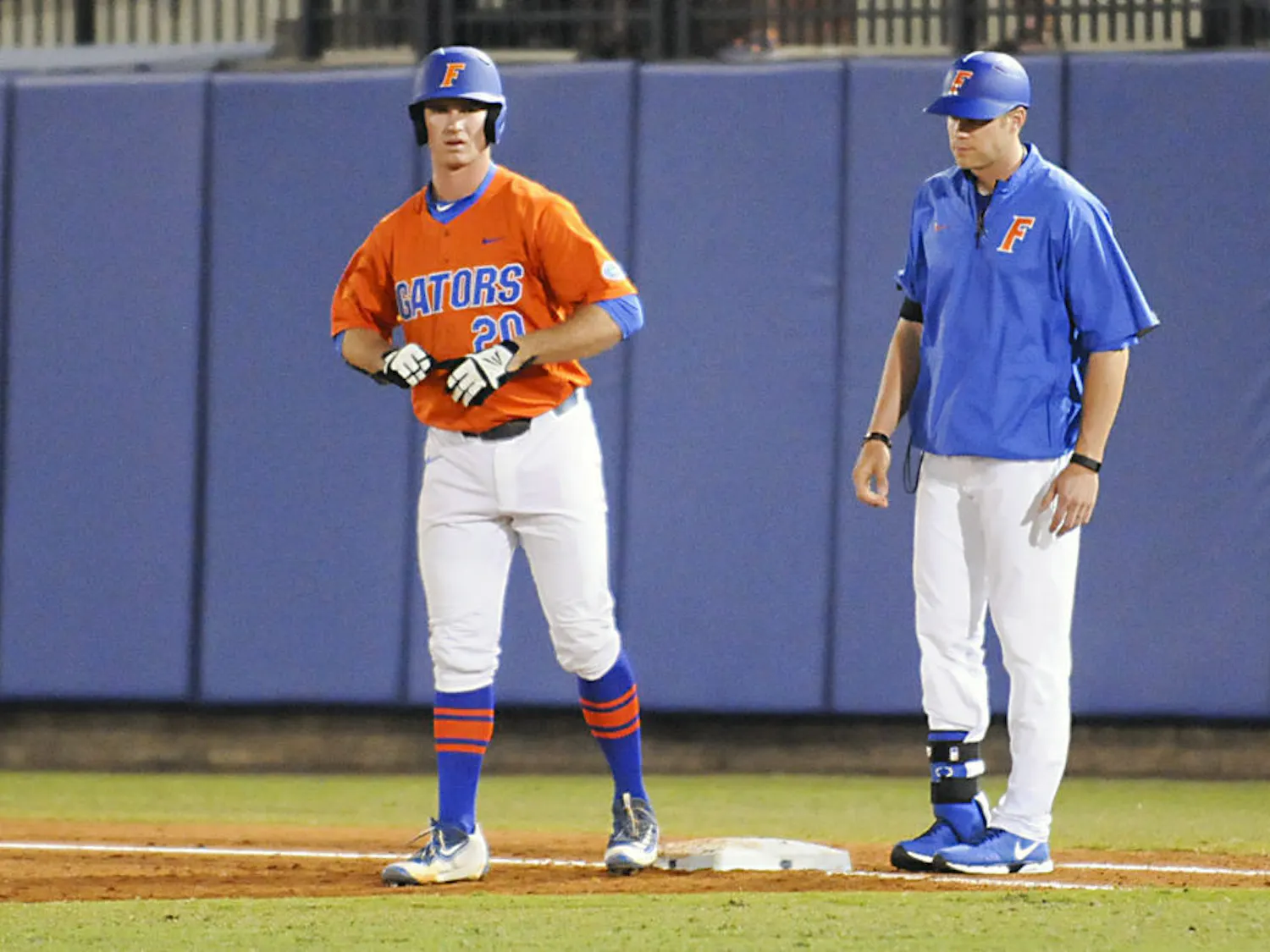 Peter Alonso stands at first base during Florida's 5-4 win over North Florida at McKethan Stadium on March 9, 2016, at McKethan Stadium. 